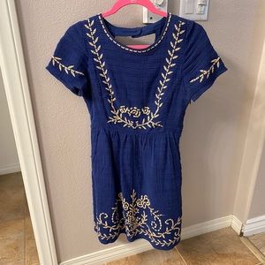 Xs Lucky Brand blue and tan embroidered dress with pockets.